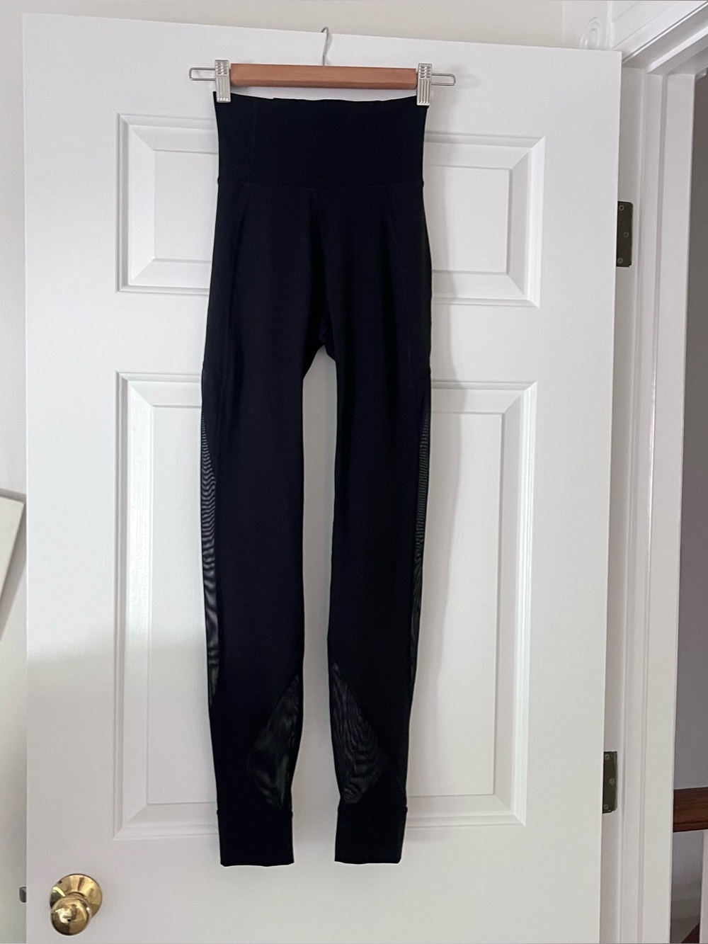 Lululemon High-Waist Black Women's Leggings with Mesh Panels